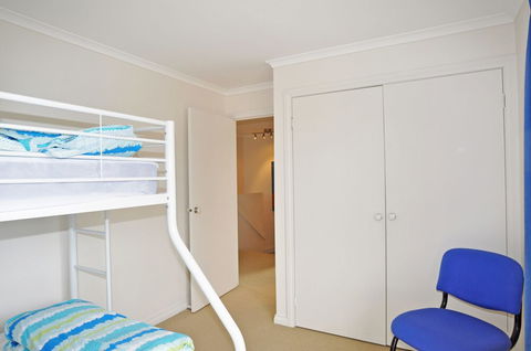 THE Esplanade 4 Free Wifi & Foxtel - Accommodation Gold Coast 3