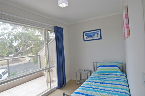 THE Esplanade 4 Free Wifi & Foxtel - Accommodation Gold Coast 4