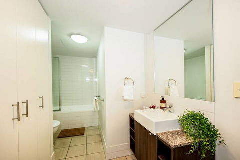 CBD African Charm, Story Bridge & River Views - Accommodation Gold Coast 2