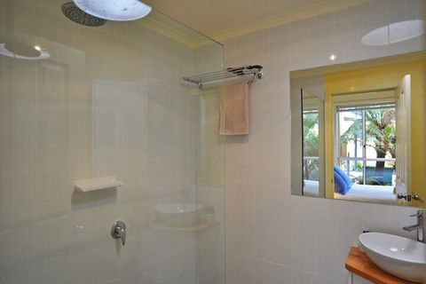 THE Sails 4 Linen Included Central Location - Accommodation Gold Coast 2