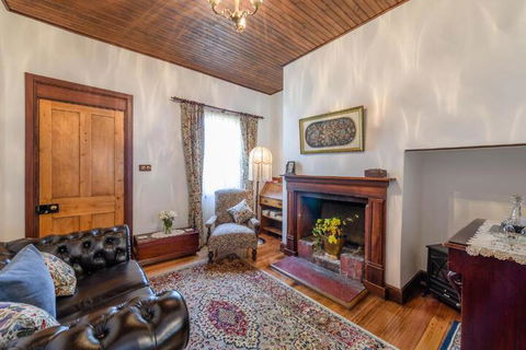 Sargeants & Armoury Cottages 1823 - Accommodation Gold Coast 5