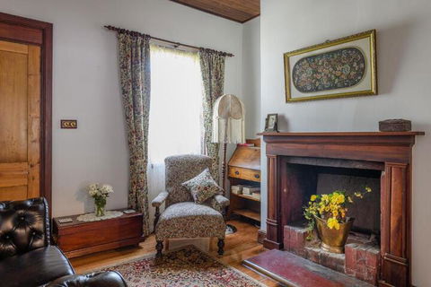 Sargeants & Armoury Cottages 1823 - Accommodation Gold Coast 2