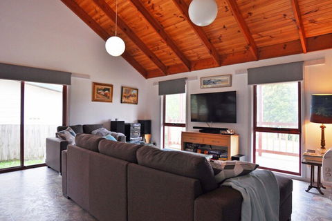 Beilby Beach Cottage Free Wifi & Foxtel PET Friendly - Accommodation Gold Coast 1