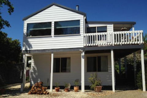 Yarraglen BnB - Accommodation Gold Coast 0