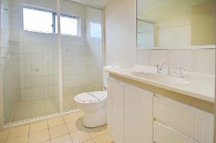 Redman Place 2 / 9 - Gold Coast 4U 3