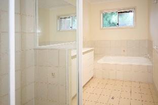 Redman Place 2 / 9 - Gold Coast 4U 5