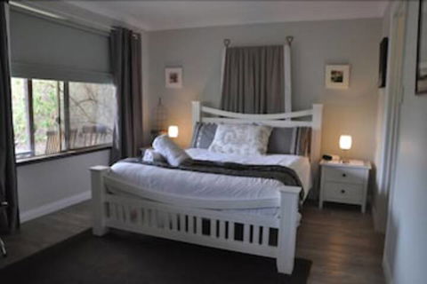 Bettenay Loft Spa Apartment & Lakeview Chalets - Gold Coast 4U 1