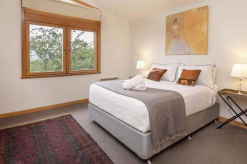 Alpine House Views Over Lake Jindabyne & The Snowy Mountains - Accommodation Gold Coast 0