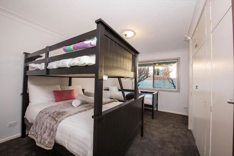 Gippsland Twelve Spacious & Central With Off Street Parking - Accommodation Gold Coast 6
