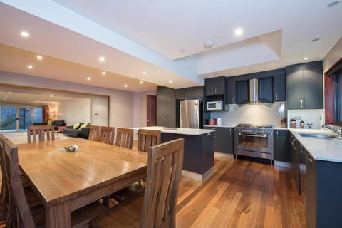 Gippsland Twelve Spacious & Central With Off Street Parking - Accommodation Gold Coast 3