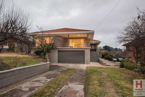 Gippsland Twelve Spacious & Central With Off Street Parking - Accommodation Gold Coast 5