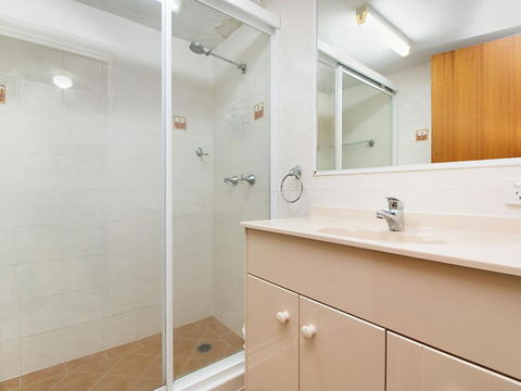 2 / 8 Banks Avenue Easy Walk To Tweed Heads Bowls Club - Accommodation Gold Coast 6
