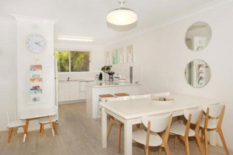 Unit 1 / 14 Tamarindus Street Marcoola Beach Pet Friendly 300 BOND Linen Supplied - Accommodation Gold Coast 4