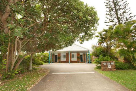 Unit 1 / 14 Tamarindus Street Marcoola Beach Pet Friendly 300 BOND Linen Supplied - Accommodation Gold Coast 0