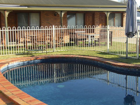 Regency Court Motel - Accommodation Gold Coast 0