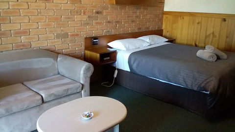 Regency Court Motel - Accommodation Gold Coast 2