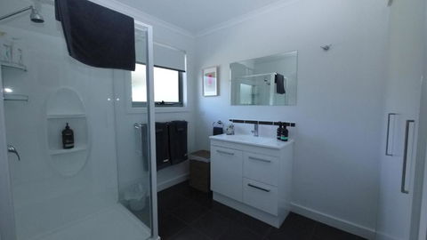 Stylish Holiday Unit - Accommodation Gold Coast 2