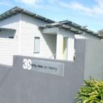 Stylish Holiday Unit - Accommodation Gold Coast 0