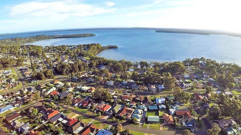 Paradise Bungalow Waterfront - Accommodation Gold Coast 0