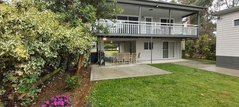 Paradise Bungalow Waterfront - Accommodation Gold Coast 1