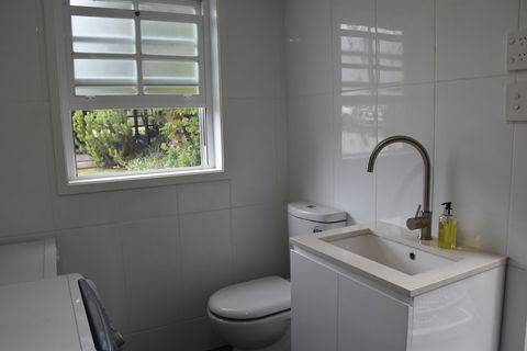 Paradise Bungalow Waterfront - Accommodation Gold Coast 4