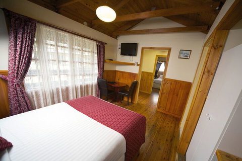 Sanctuary House Resort Motel - Accommodation Gold Coast 3
