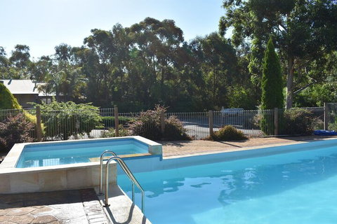 Sanctuary House Resort Motel - Accommodation Gold Coast 1