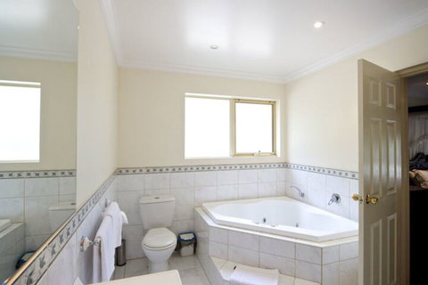 Sanctuary House Resort Motel - Accommodation Gold Coast 7