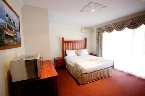 Sanctuary House Resort Motel - Accommodation Gold Coast 2