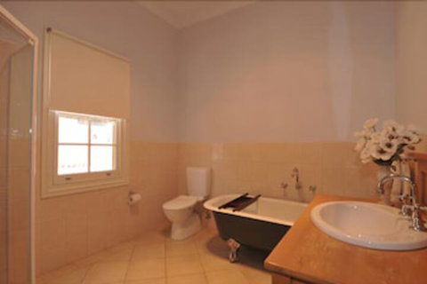 Charlie Bates Cottage - Accommodation Gold Coast 6