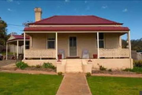 Charlie Bates Cottage - Accommodation Gold Coast 0