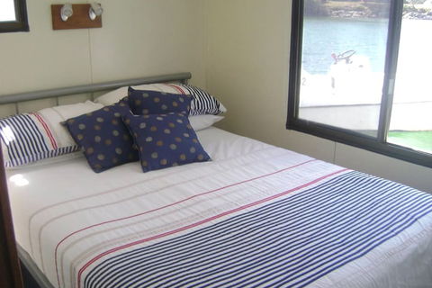 Boyds Bay Houseboat Holidays - Gold Coast 4U 6