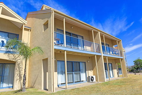 The Marina Hotel - Accommodation Gold Coast 1