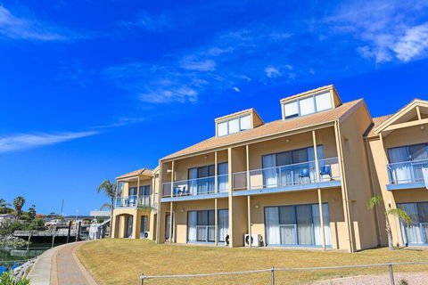 The Marina Hotel - Accommodation Gold Coast 3