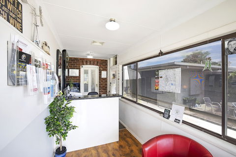 Hamilton Lakeside Motel - Accommodation Gold Coast 1
