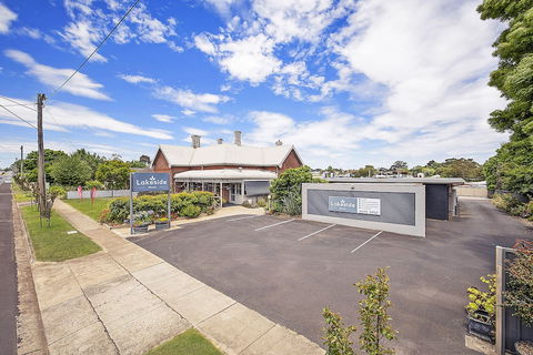 Hamilton Lakeside Motel - Accommodation Gold Coast 0