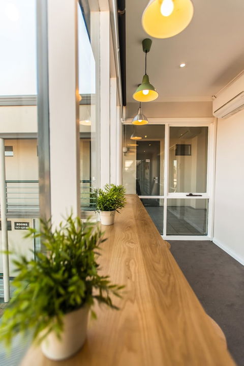 The Waverley International Hotel - Accommodation Gold Coast 2