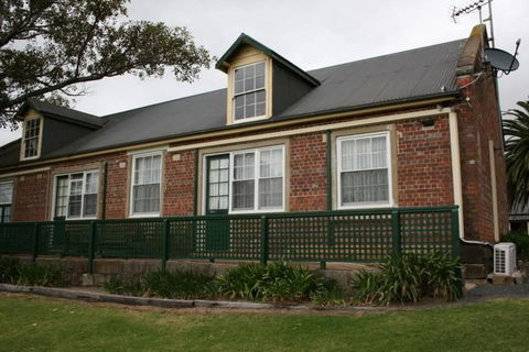 Coolangatta Estate - Gold Coast 4U 1