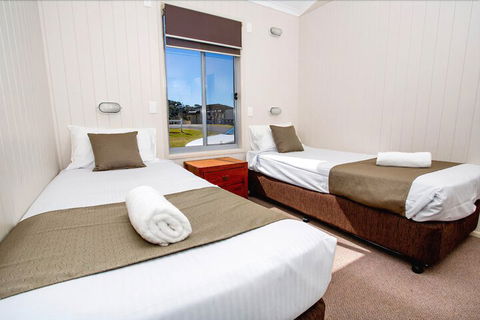 Reflections Holiday Parks Shaws Bay - Gold Coast 4U 6