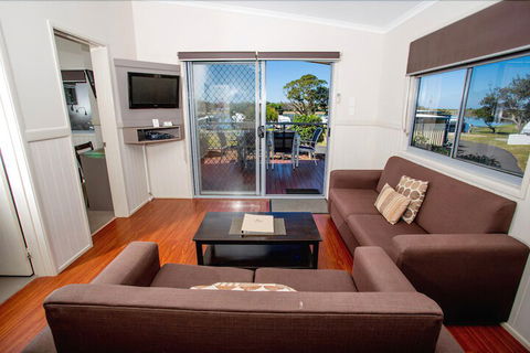 Reflections Holiday Parks Shaws Bay - Gold Coast 4U 5