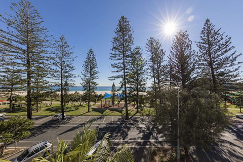 Oaks Gold Coast Calypso Plaza Suites - Accommodation Gold Coast 4