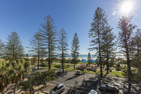 Oaks Gold Coast Calypso Plaza Suites - Accommodation Gold Coast 1