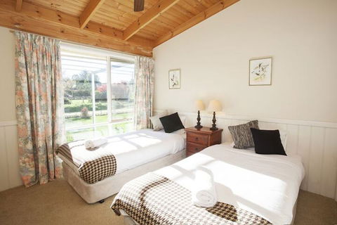 Beechworth Cedar Cottages - Accommodation Gold Coast 4
