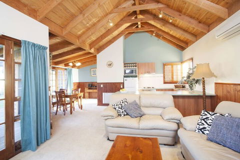 Beechworth Cedar Cottages - Accommodation Gold Coast 1