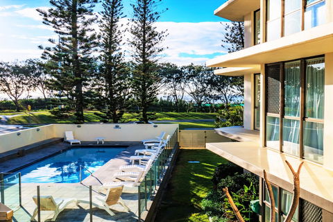 Seacrest Beachfront Holiday Apartments - Accommodation Gold Coast 4
