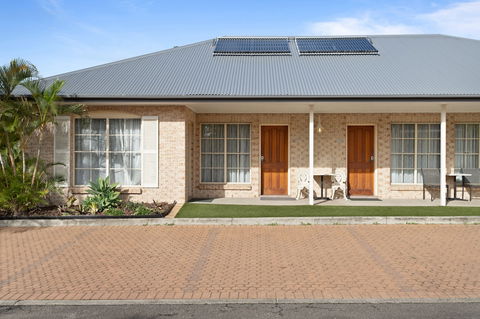 Coopers Colonial Motel - Accommodation Gold Coast 0