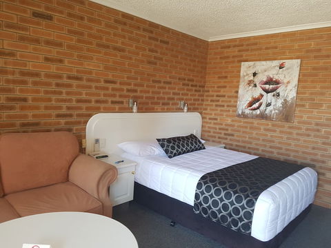 Cousins Motor Inn - Accommodation Gold Coast 3