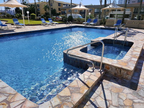 Southern Cross Beachfront Holiday Apartments - Accommodation Gold Coast 1
