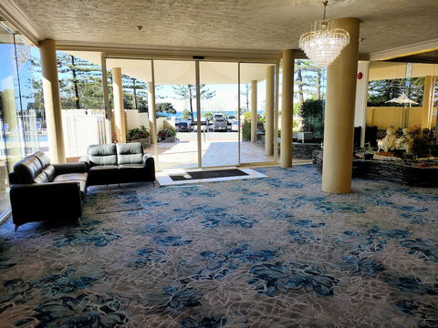 Southern Cross Beachfront Holiday Apartments - Accommodation Gold Coast 6