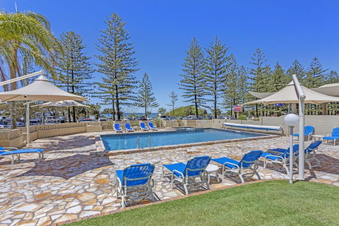 Southern Cross Beachfront Holiday Apartments - Accommodation Gold Coast 2